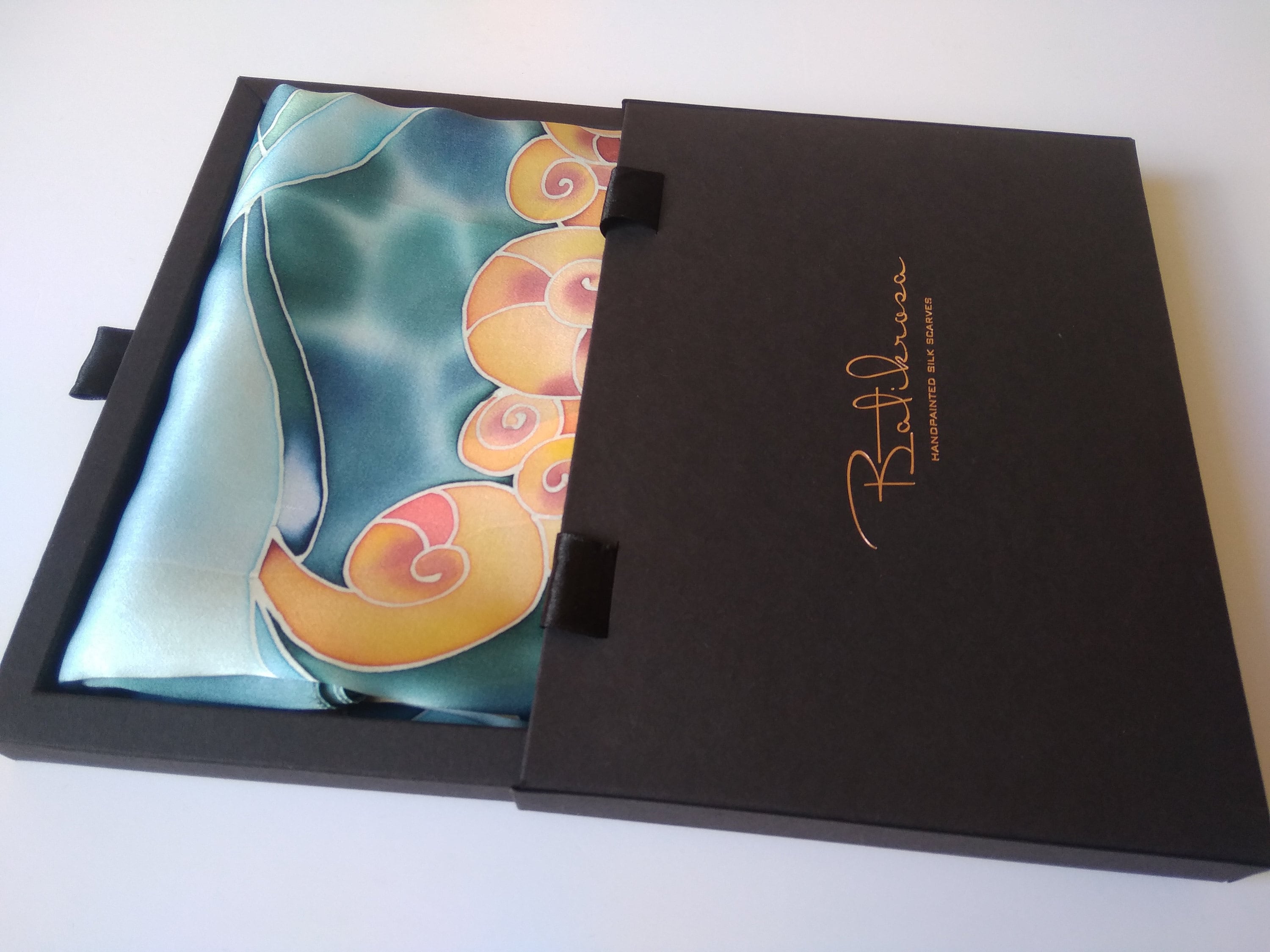 Holiday Silk Scarf Square, Christmas Ornament, Hand Painted Square Silk Scarf, Winter Pattern, Blue Scarf, Snowflake Silk Scarf 22 Holiday Silk Scarf Square, Christmas Ornament, Hand Painted Square Silk Scarf, Winter Pattern, Blue Scarf, Snowflake Silk Scarf -Jewellery Soldes Boutique