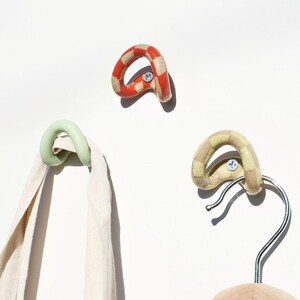 Umbra Magazine Holder, Sleek Minimalist Modernist Aluminum Peel