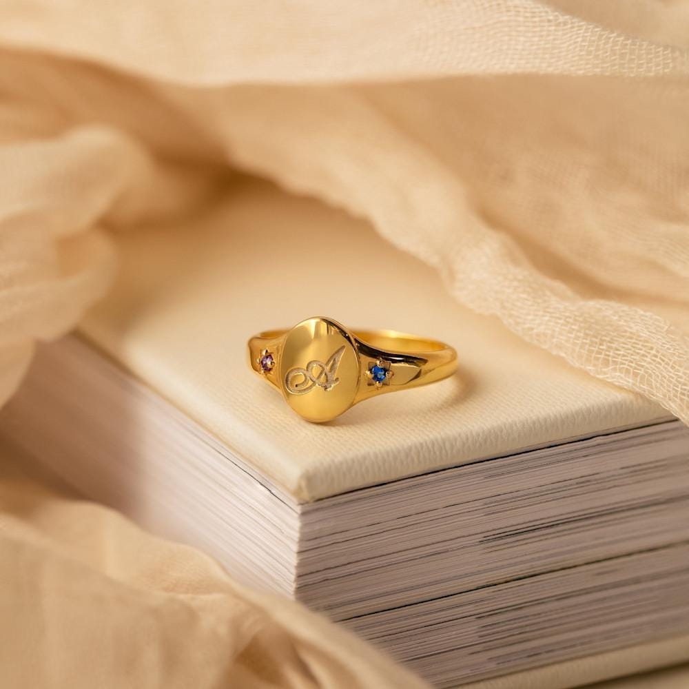 Signet ring for grad