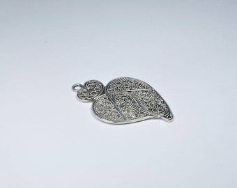 BR842 - 1 large charm in silver