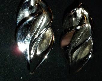 Vintage Silver Swirl Pierced Earrings