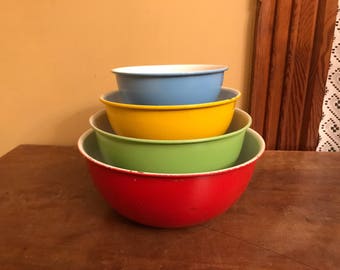 Vintage Enamelware Nesting Bowls/Vintage Enamel Bowls/Vintage Farmhouse Kitchen