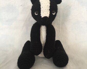 Saskia the crochet skunk by Hiboutique