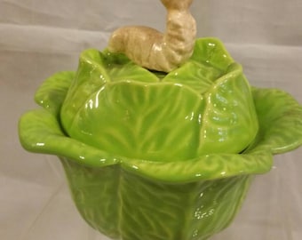 Lettuce motif lidded bowl