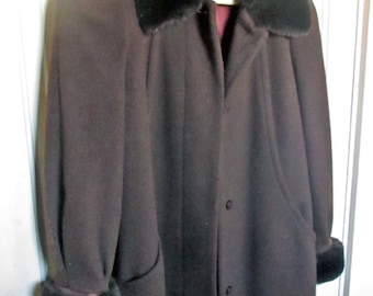 ON SALE Beautiful Vintage Wool Coat