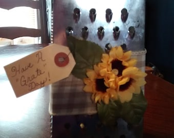 Sunflower Grater with removeable tag