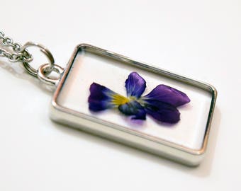 Real Pansy Flower Necklace / Real Flower Resin Necklace / Resin Flower Jewelry / Pansy Necklace / Pressed Flower Jewelry / Pansy Pendant