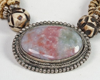 Beautiful Vintage Costume Jewelry Agate Pendant Multi-Strand Choker Necklace