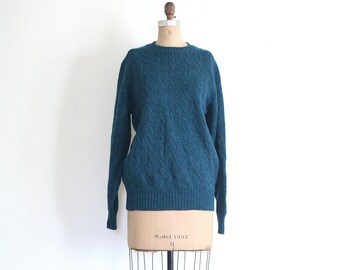 vintage 80s teal shetland wool sweater - crewneck cable knit sweater / peacock blue wool boyfriend sweater / Archie Brown & Son . Bermuda