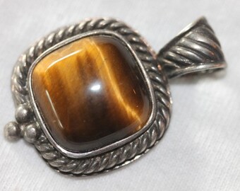 Vintage sterling silver tigers eye stone pendant