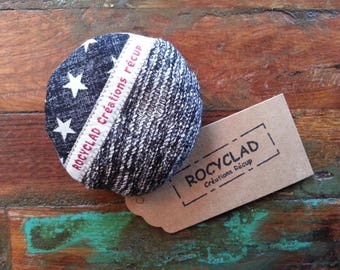 Small brooch Rocyclad upcycled Creations