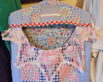 Scrappy PATCHWORK CLOTHESPIN Bag, Crochet Pineapple Doily, Roomy Fresh Air Laundry Drying, New Pegs Hanger, Sturdy Reused Cotton Quilt Top
