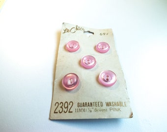 Le Chic Vintage Pink Plastic Buttons on Card - 7/16 inch 11mm buttons - plastic buttons - washable buttons