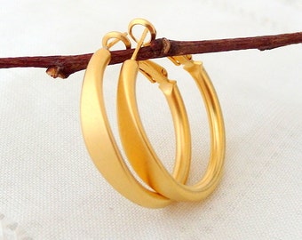 Gold hoop earrings, Gold earrings, Hoop earrings, Small gold hoop earring, Gold or silver, modern hoop earring, gift for her, everyday hoops