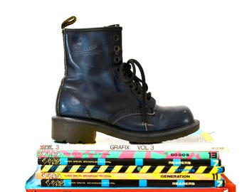 Erstaunlich, 90er Jahre blau schwarz Dr. Martens Stiefel Größe Frauen 7 7 1/2 hoch stapeln Ferse / / Vintage Doc Marten Stiefel Größe 5 UK Made in England