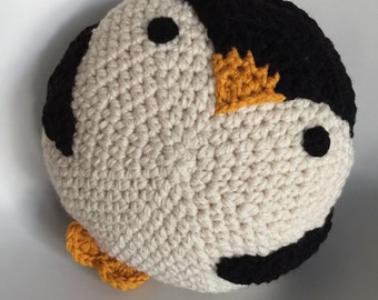 CROCHET PENGUIN PILLOW