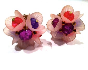 W. GERMANY Pink Purple Magenta Gorgeous Unique Beaded Cluster 1940s Clip Earrings Jewelry artedellamoda marked hallmarked signed stamped