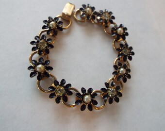 1960s black & white enamel flower faux pearl rhinestone daisy chain link bracelet