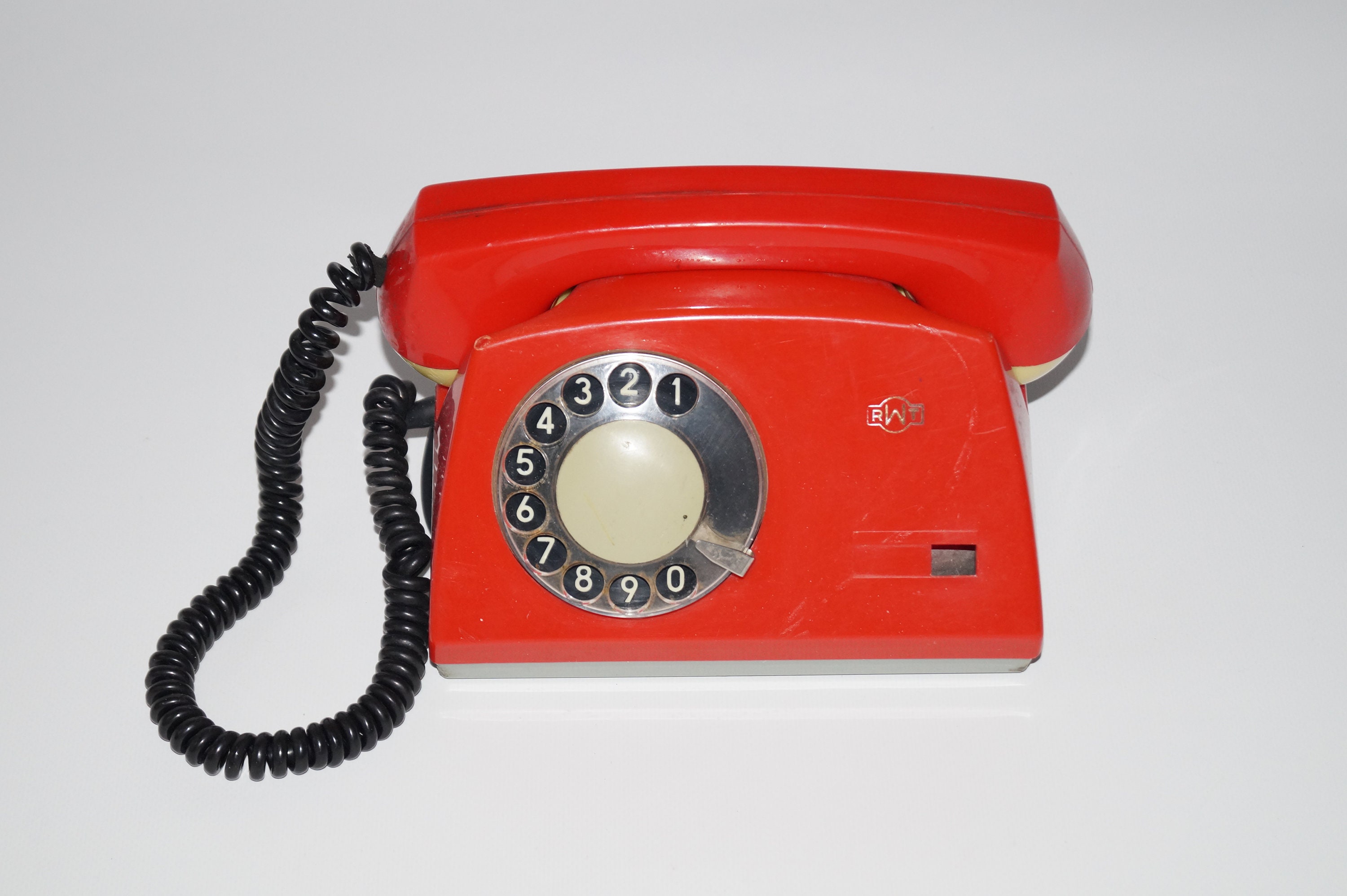 Телефон 50 70 70. Телефонный аппарат спектр та-1146. Советский телефонный аппарат. Красный телефонный аппарат. Старинный телефонный аппарат.