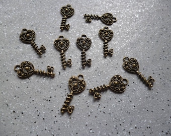 5 bronze metal pendants, key fobs