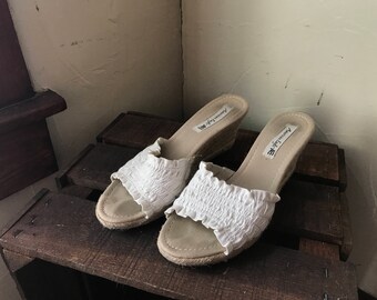 American Eagle White Wedge