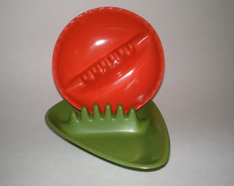 Atomic Boomerang Rockabilly Anholt Ashtrays Very MCM Retro In Avocado Green and Bold Orange Set Of 2 Anholt Rockabilly Kitsch Melamine