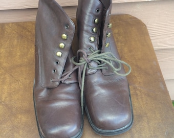 Size 10 brown womens period costume boots
