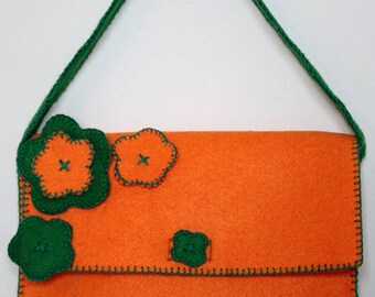 Eypo, purse in hand-sewn felt.