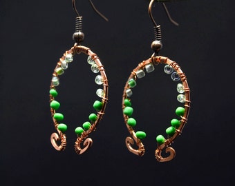Omega copper earings with green seed beads