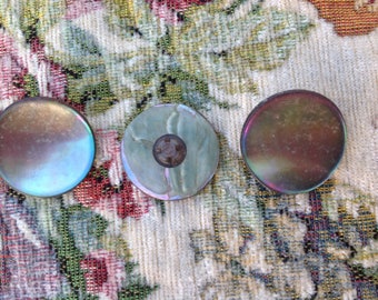 Set of three vintage Pearl buttons