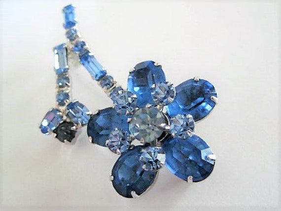 Blue Glass Flower Brooch, Faceted Glass Cabochons, Rhinestone Center, Lapel Pin
