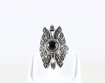 Sterling Silver Onyx and Marcasite Ring Size 6 1/4