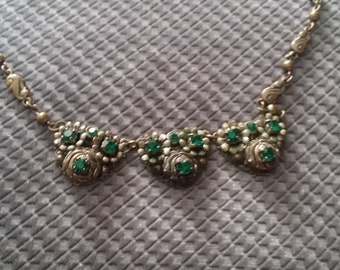 Late Art Deco Green Necklace - Excellent Condition