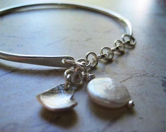 Bangle Bracelet, Cuff Bracelet, Sterling Silver, Rolo Oval Chain, Coin Pearl, Textured Metal, Womens Jewelry, Natural Pearl, candies64