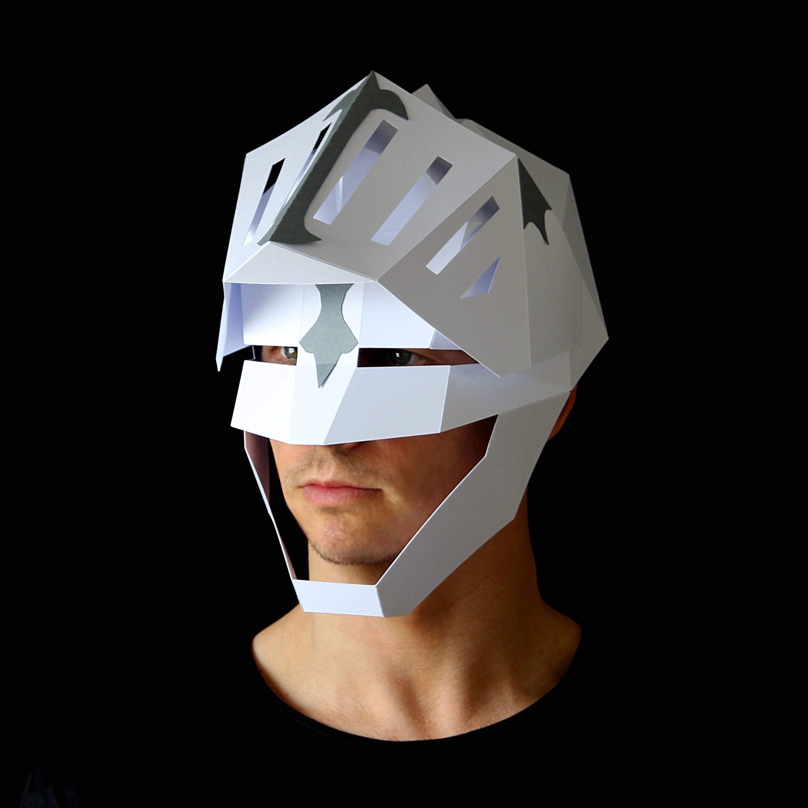 Маска из бумаги а4. Бумажный шлем. Картонные маски. Маска из картона. Шлем из бумаги.