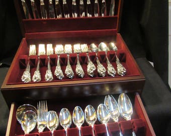 Baroque Silverplate by Godinger, Silverplate Flatware, Pierced handles with Scrolls, Service for 12, 81 Pieces. (1578)