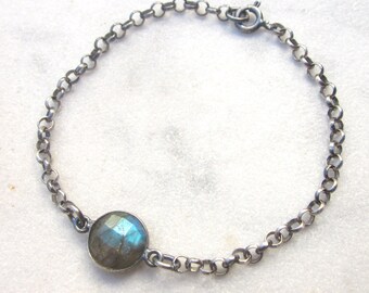 Blue flash labradorite chain bracelet, modern layering gemstone bracelet, modern stacking bracelet, oxidized sterling silver stone racelet