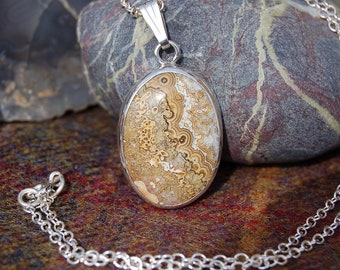 Small Mexican crazy lace Agate Sterling silver pendant necklace cabochon - 14b