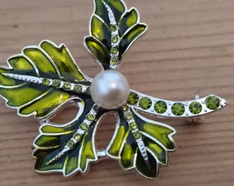 Vintage Lime green rhinestone leaf brooch/pin