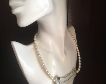Necklace with freshwater pearls type choker