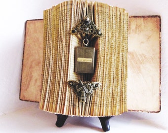Altered Book Antique Spanish Novel Don Quijote reliquary (1909)
