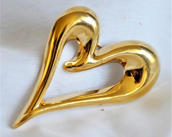 Vintage Gold Tone Monet Heart Pin Brooch