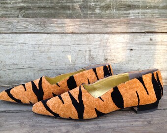 Vintage Leather Shoes/ 1980s Italian Leather Flats/ Italian leather Claudio Merazzi Tigress flats/ Animal Print Flats