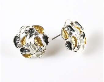 Post earrings.Stud earrings.Hypoallergenic earrings.Lightweight earrings.Silver&Gold plated.Statement earrings.Gift for wife.