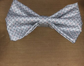 Gray bow tie
