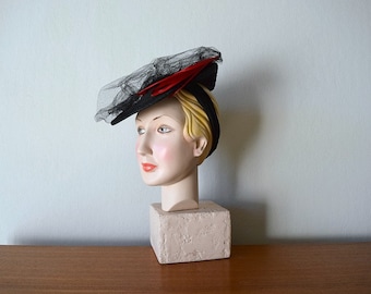 Vintage 1940s tilt hat . black 40s feather hat