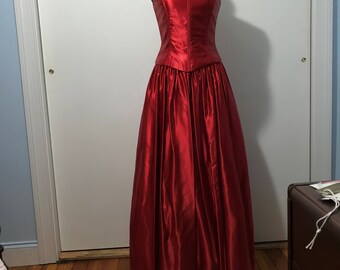 Lovely full Red satin evening gown, Size 4/6