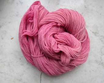 Natural dyed merino yarn pink cochenille