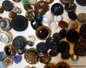 100 antiques buttons