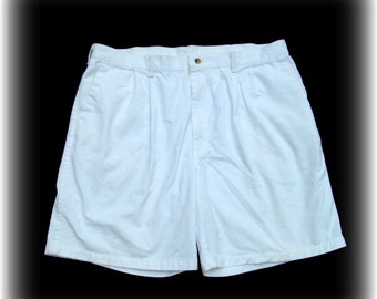 men's white shorts, men's retro shorts, Vintage men's shorts, men's pleated front shorts, Wrangler shorts, Size 42, # 47